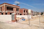 Properties adjacent to the N332. Villas, semi-detached and quads